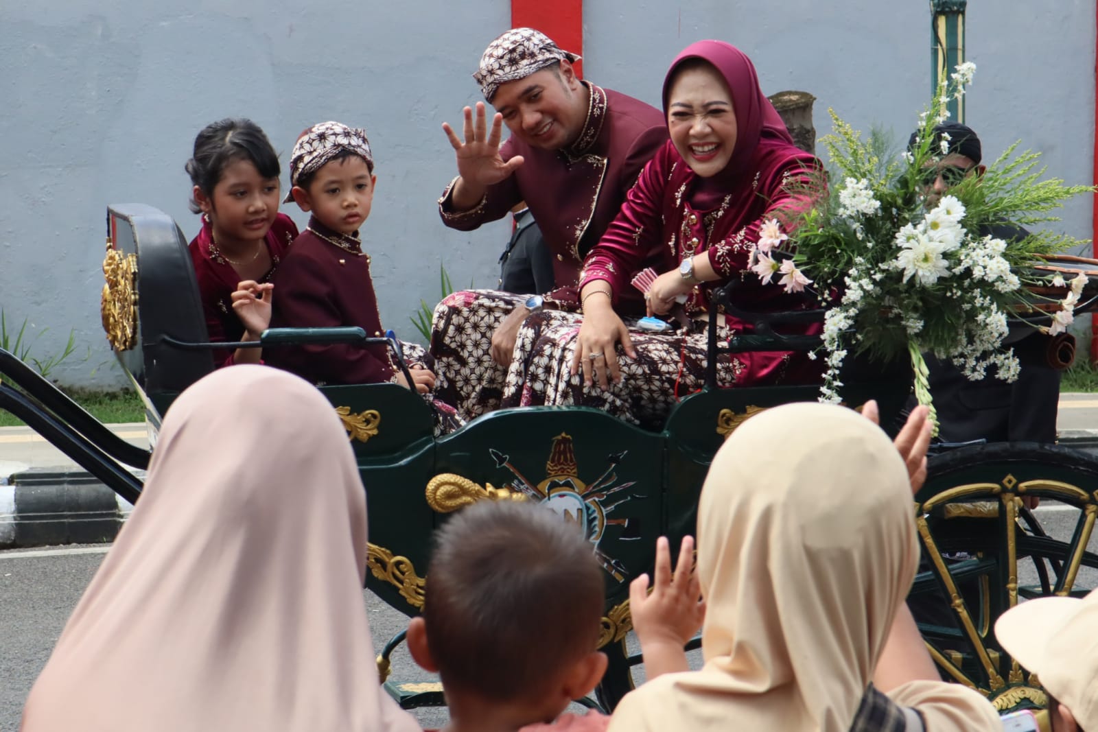 Meriah, Masyarakat Penuhi Kirab Pusaka Hari Jadi Purbalingga