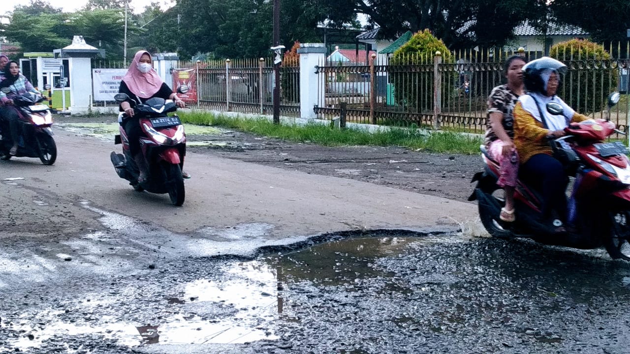 Perbedaan Ketinggian Bahayakan Pengguna Jalan