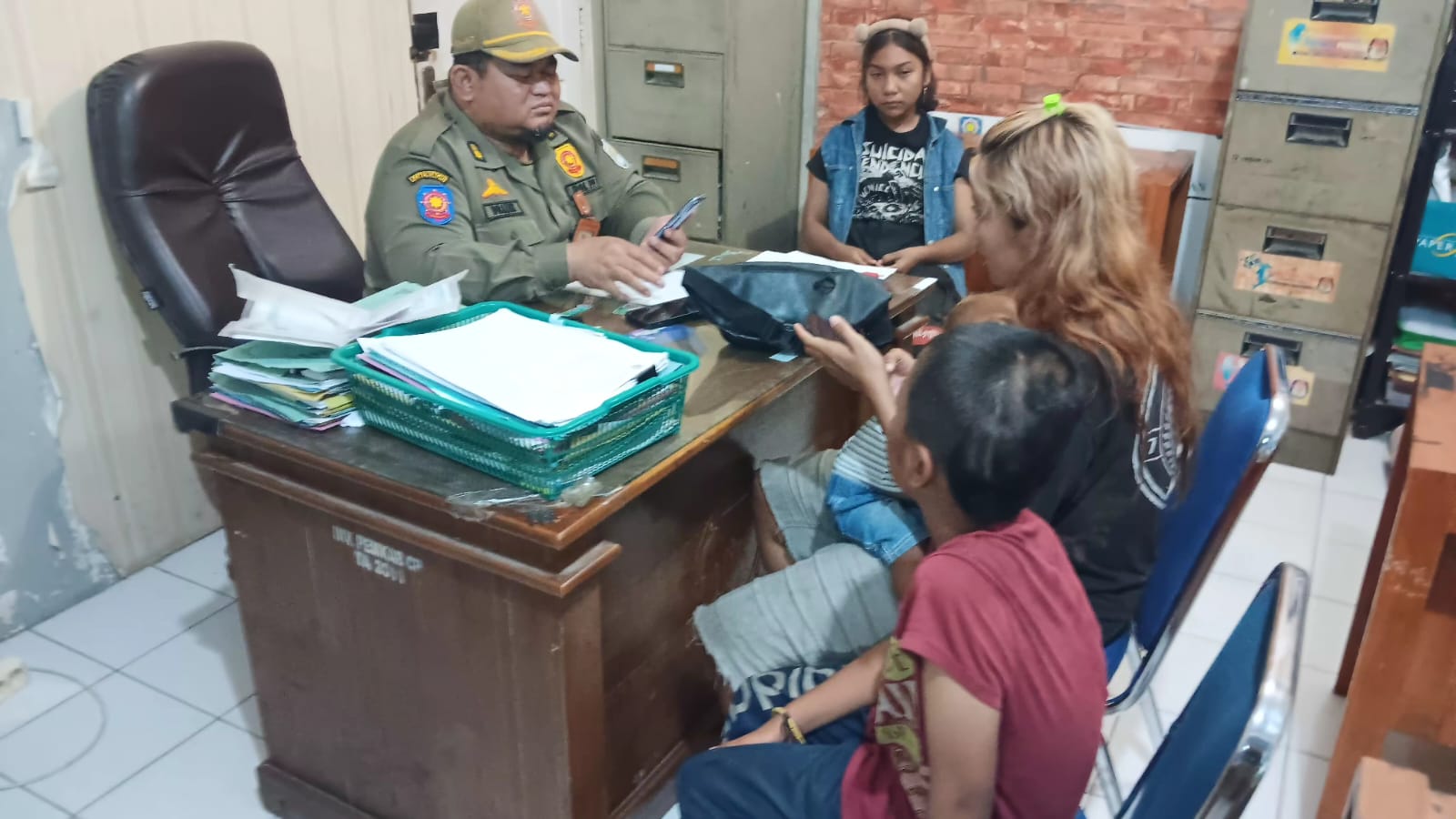 Satpol PP Cilacap Amankan Pengemis dan Anak Punk yang Bermarkas di Bangunan Pasar Wage Karangkandri