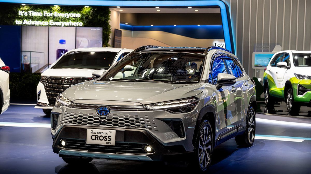Mobil Toyota Corolla Cross HEV Terbaru 2025, SUV Hybrid Stylish Favorit Generasi Muda