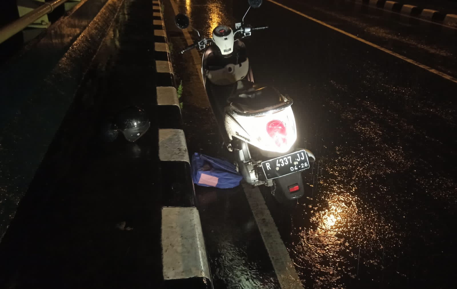 Viral di Medsos, Pengendara Honda Scopy Plat R 4337 JJ Tinggalkan Motor di Jembatan Kali Progo DIY 