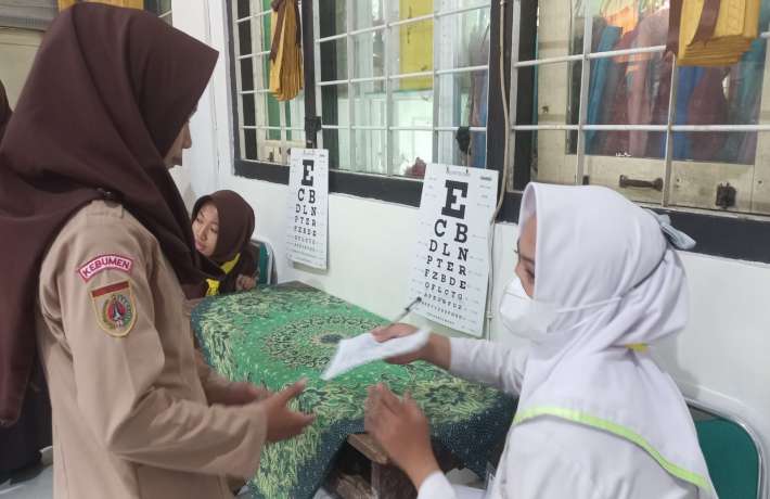 Siswa MAN 1 Kebumen Jalani Cek Kesehatan