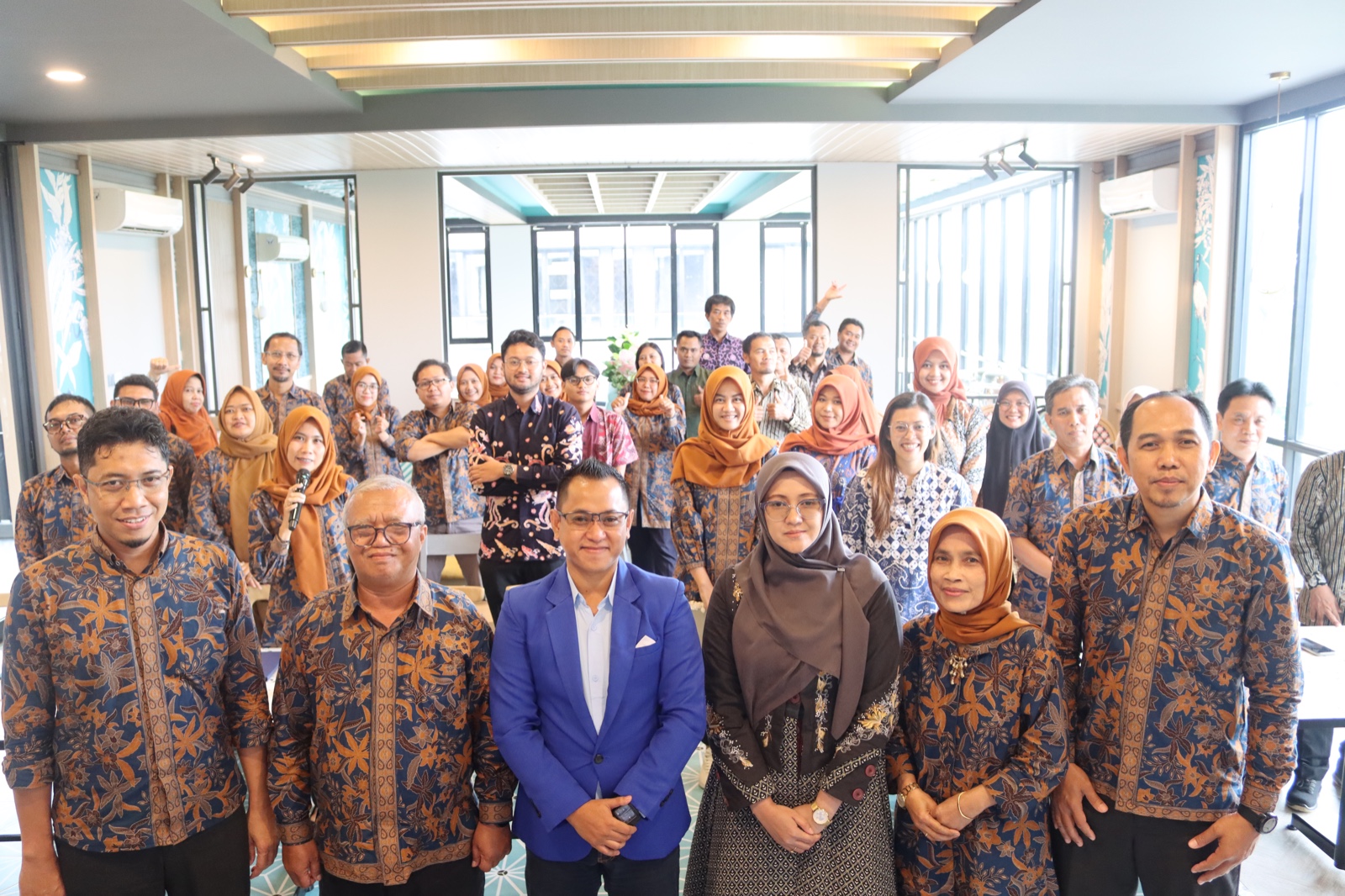 Membangun Budaya Kerja Profesional dan Pelayanan Prima di UT Purwokerto