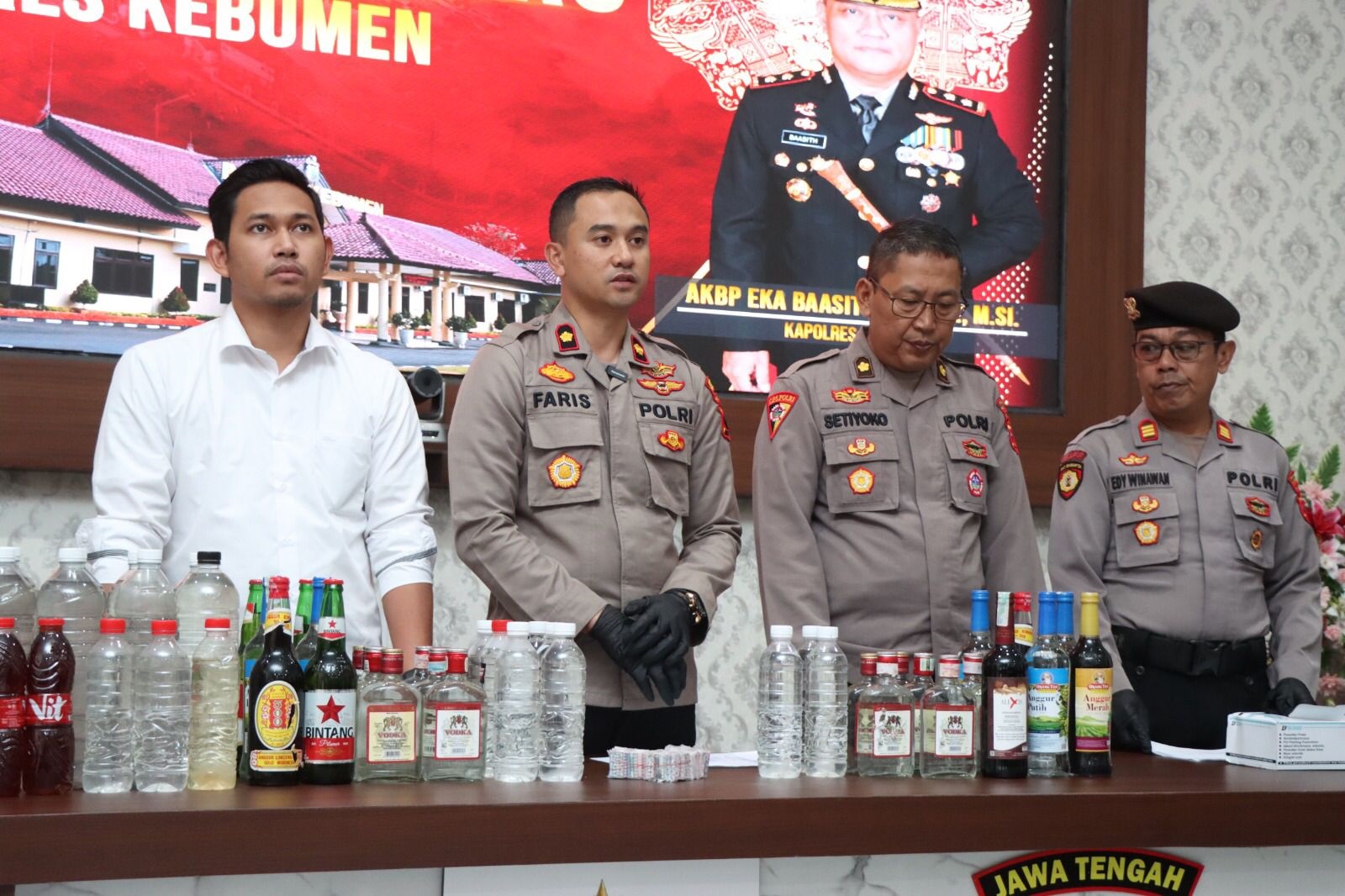 Ratusan Botol Miras dan 6 Kasus Asusila Warnai Razia di Kebumen