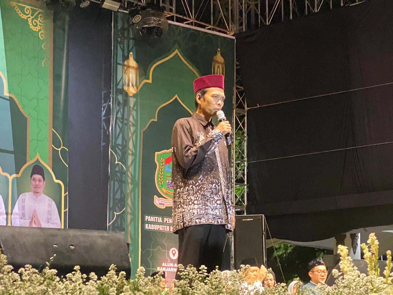 Ribuan Warga Banjarnegara Padati Pengajian UAS, Sholawat Thohirul Qolbi Menggema