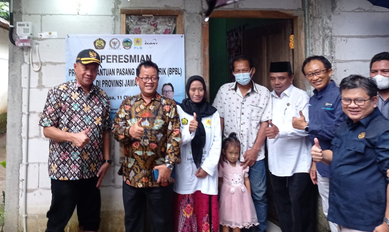 Kementerian ESDM, Komisi VII DPR RI Berikan Bantuan Sambung Listrik Gratis Untuk 1476 Rumah Tangga di Banyumas