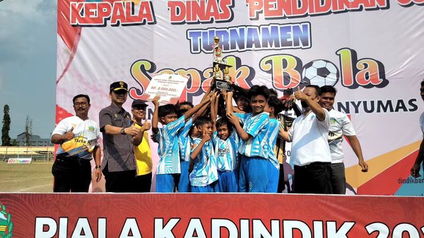 Somagede Juara Turnamen Sepak Bola Tingkat SD Kadindik Cup Banyumas