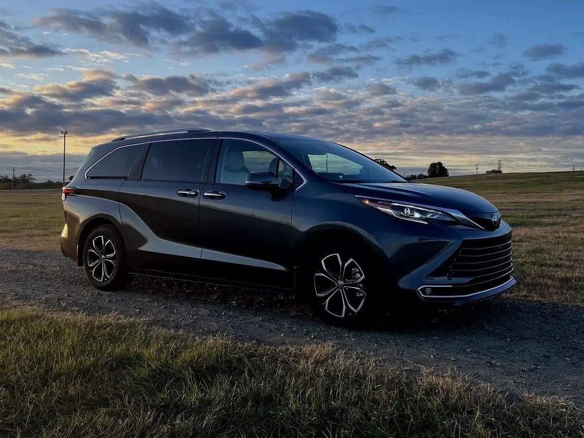 Toyota Sienna 2025: Mobil Keluarga yang Keren dan  Super Nyaman