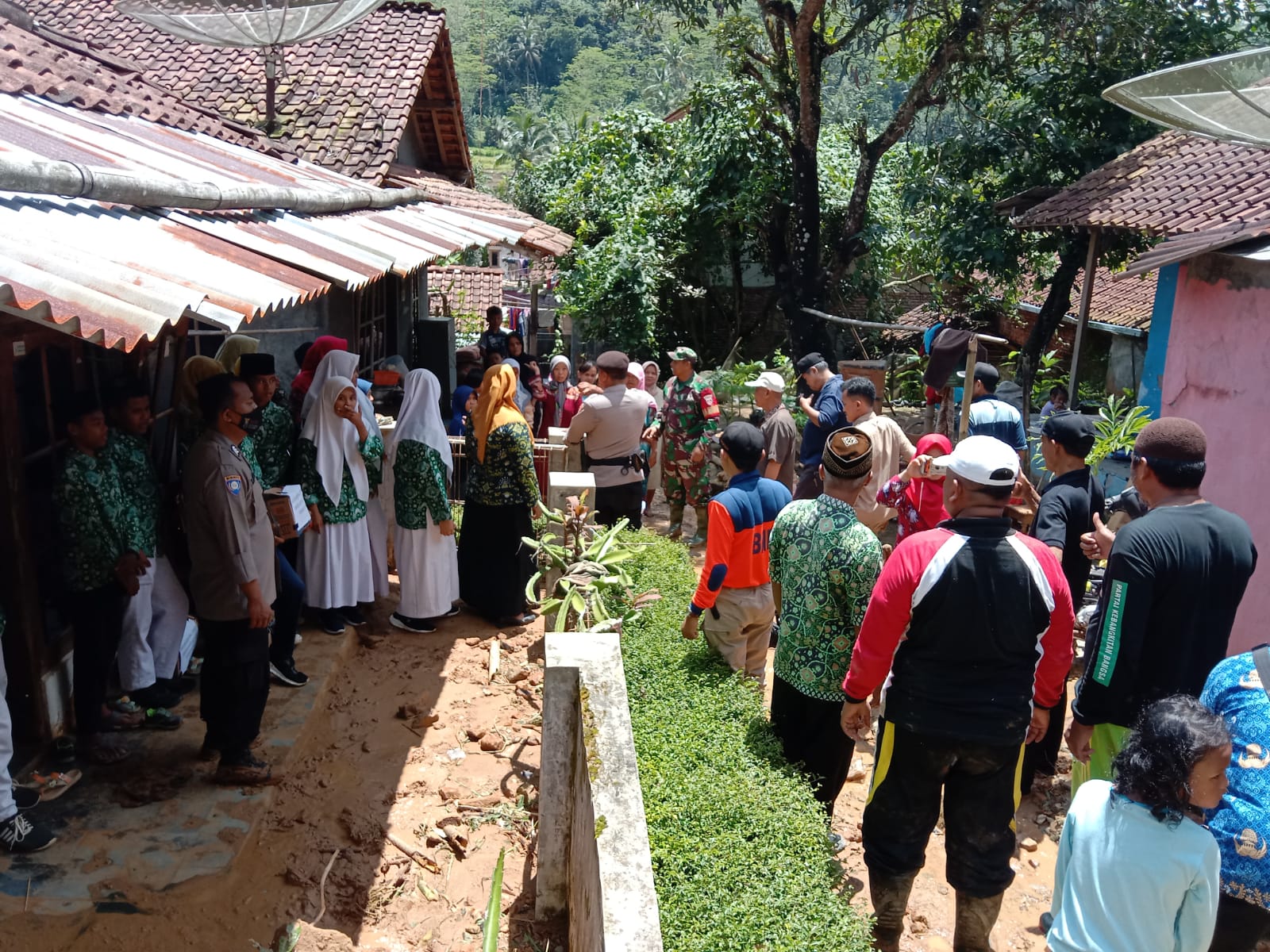 Material Longsor Terangkat, Pengungsi Kembali ke Rumah 