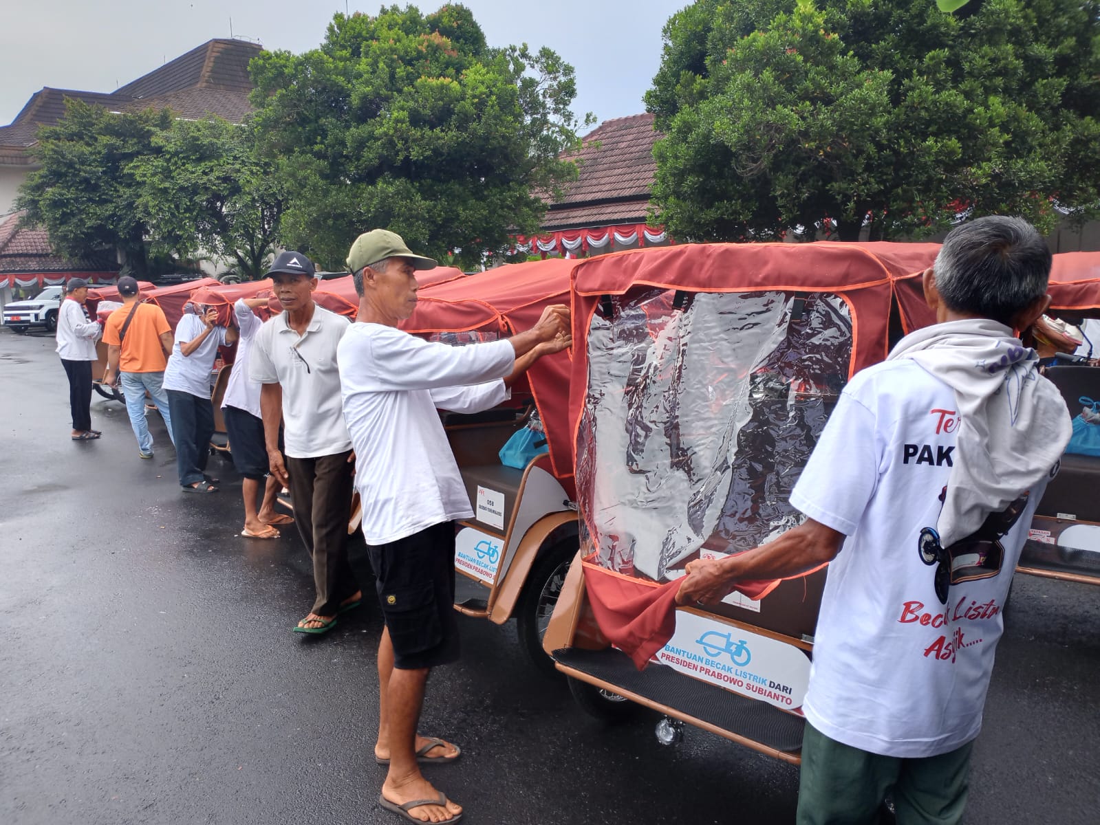 100 Becak Listrik Resmi Dibagikan, Bantuan Diminta Tidak Dijual
