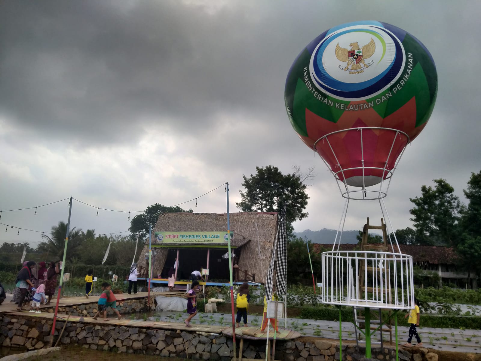 Wisata Mina Padi Panembangan Tambah Spot Selfie Balon Udara