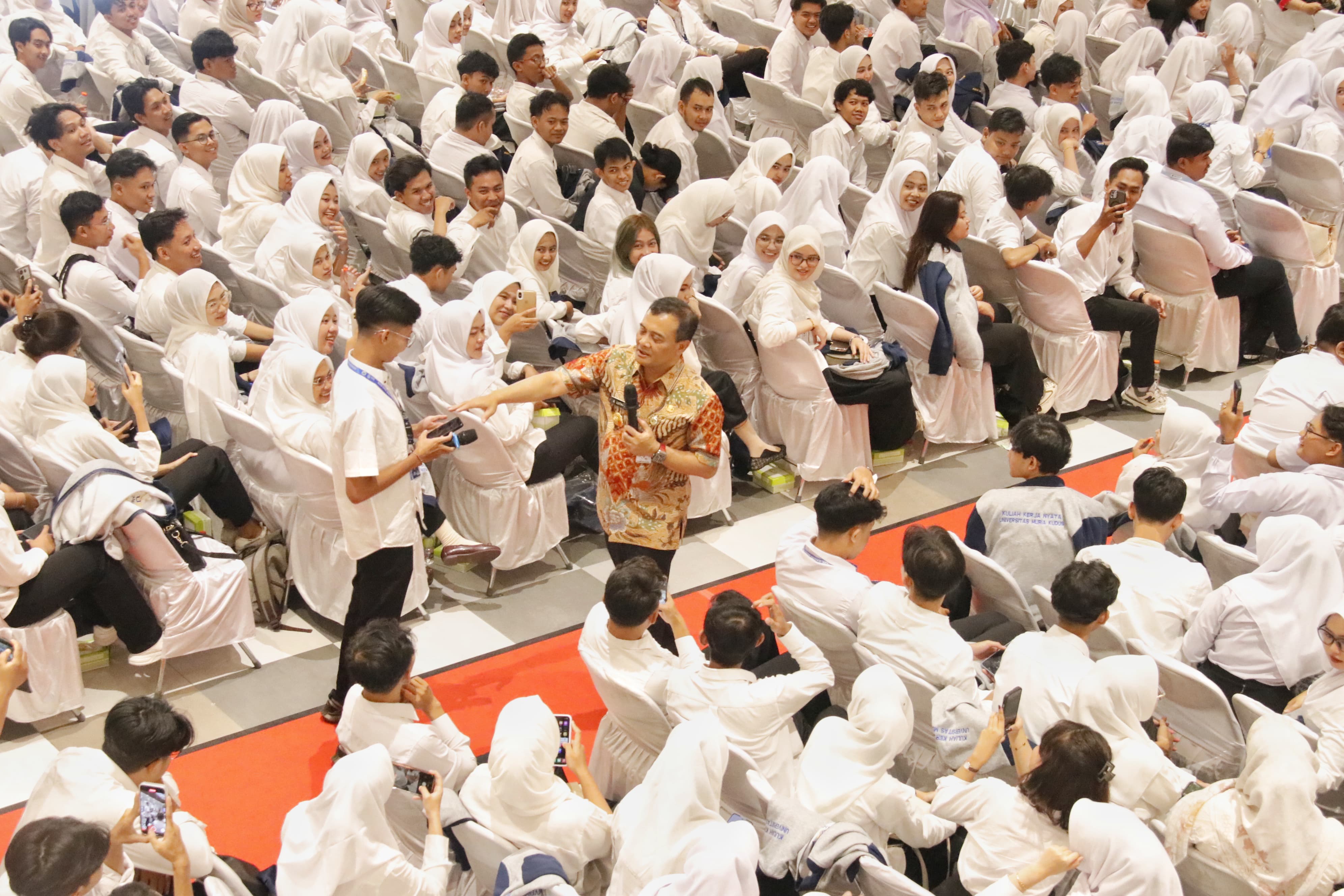 Ahmad Luthfi Berangkatkan 1.910 Mahasiswa KKN untuk Verifikasi Data RTLH