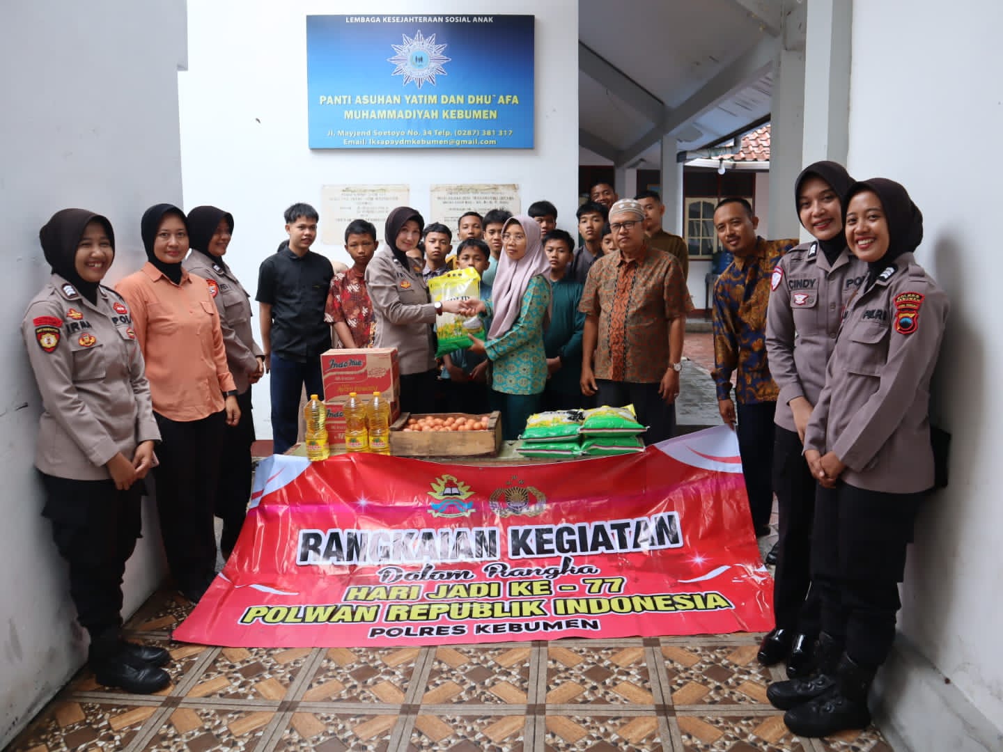 Polwan Gelar Bantu Yatim dan Dhuafa 