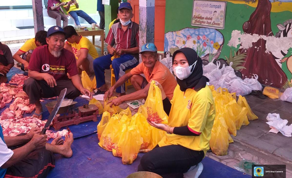 Bejo Jahe Merah Bagikan Peralatan Kurban, Ikhlas Qurbannya, Ambyar Dosanya