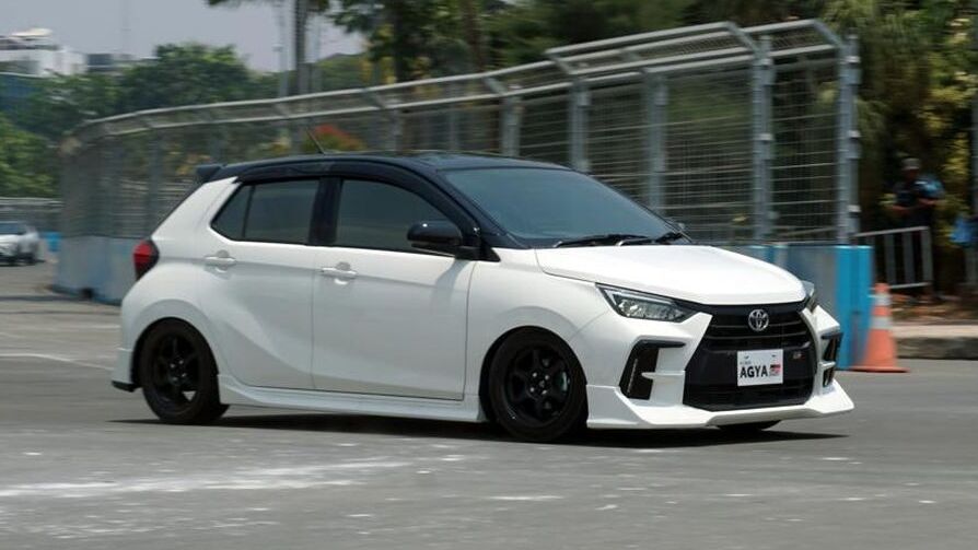 Toyota Agya GR Sport 2025, Mobil Kecil Buat yang Suka Ngebut di Jalanan Kota!