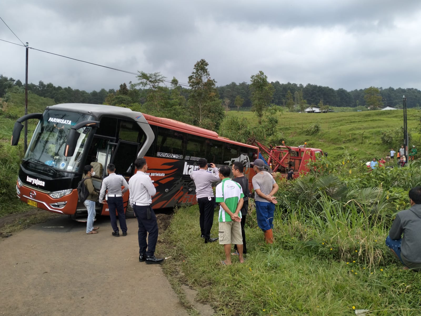 Ngeyel! Bus Rombongan Study Tour ke Jakarta Terjebak di Jalur Limpakuwus - Baturraden