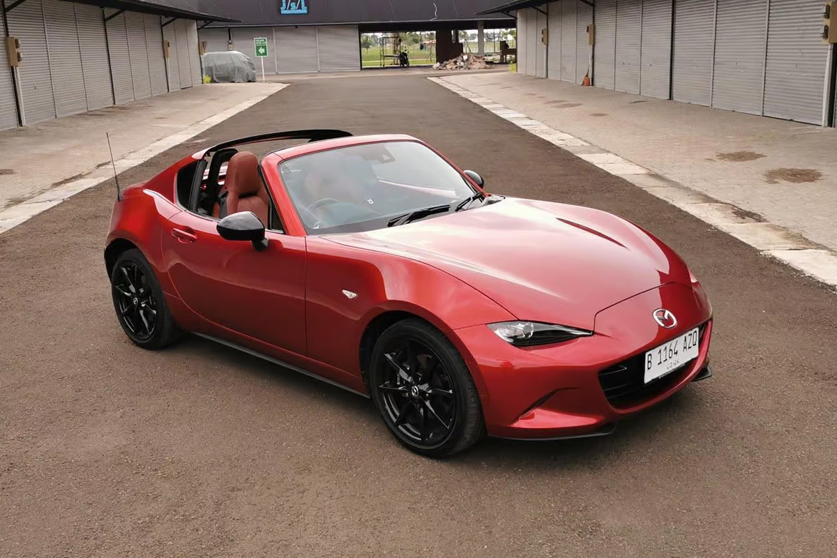 Bawa Pulang Mazda MX-5 RF Lewat Adira Finance dengan Cicilan Rp2,4 Juta per Minggu
