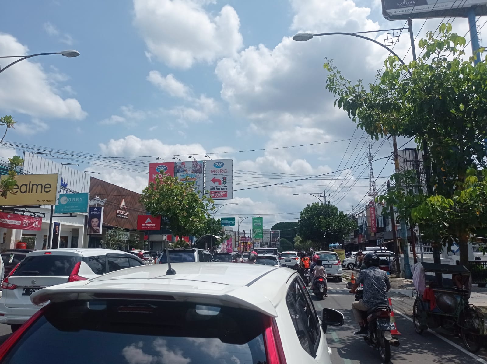 Arus Lalu Lintas di Kota Purwokerto Terpantau Padat 