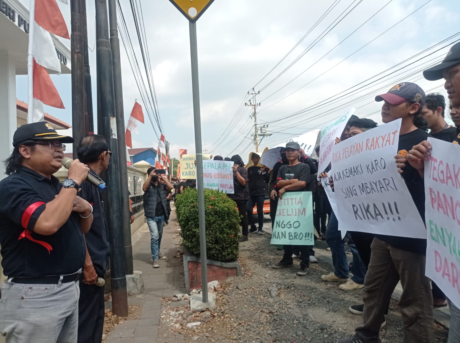 Warga Gelar Aksi di Depan PN Purwokerto, Tuntut Tunda Rencana Eksekusi Lahan di Jalan Ahmad Yani Purwokerto