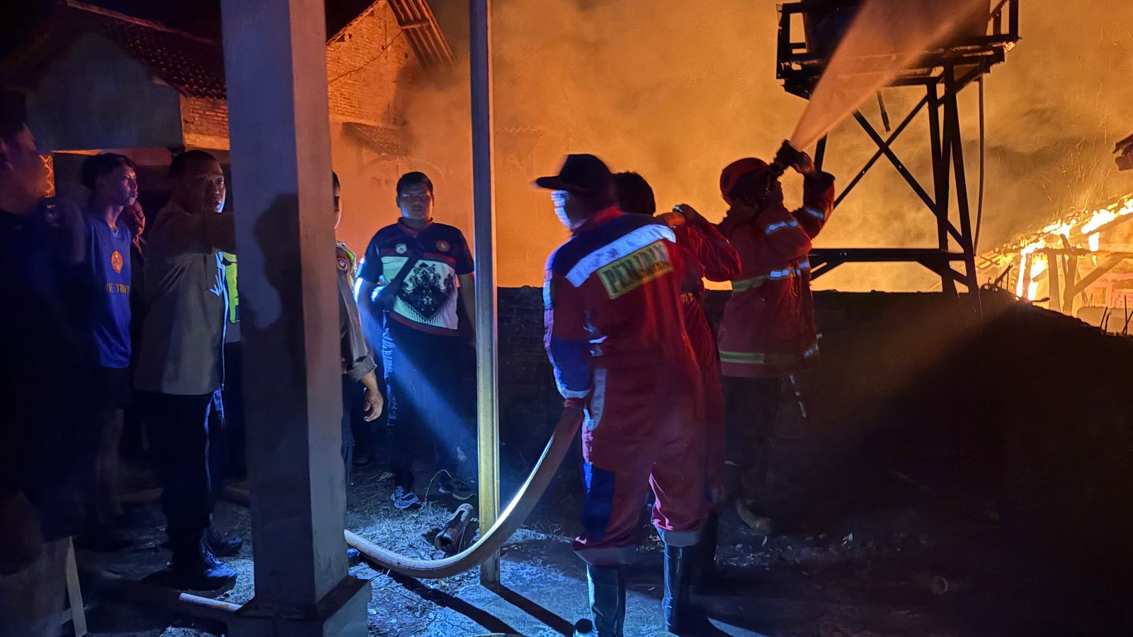 Kebakaran Dua Rumah di Karangpucung Cilacap, Satu Orang Lansia Meninggal Dunia