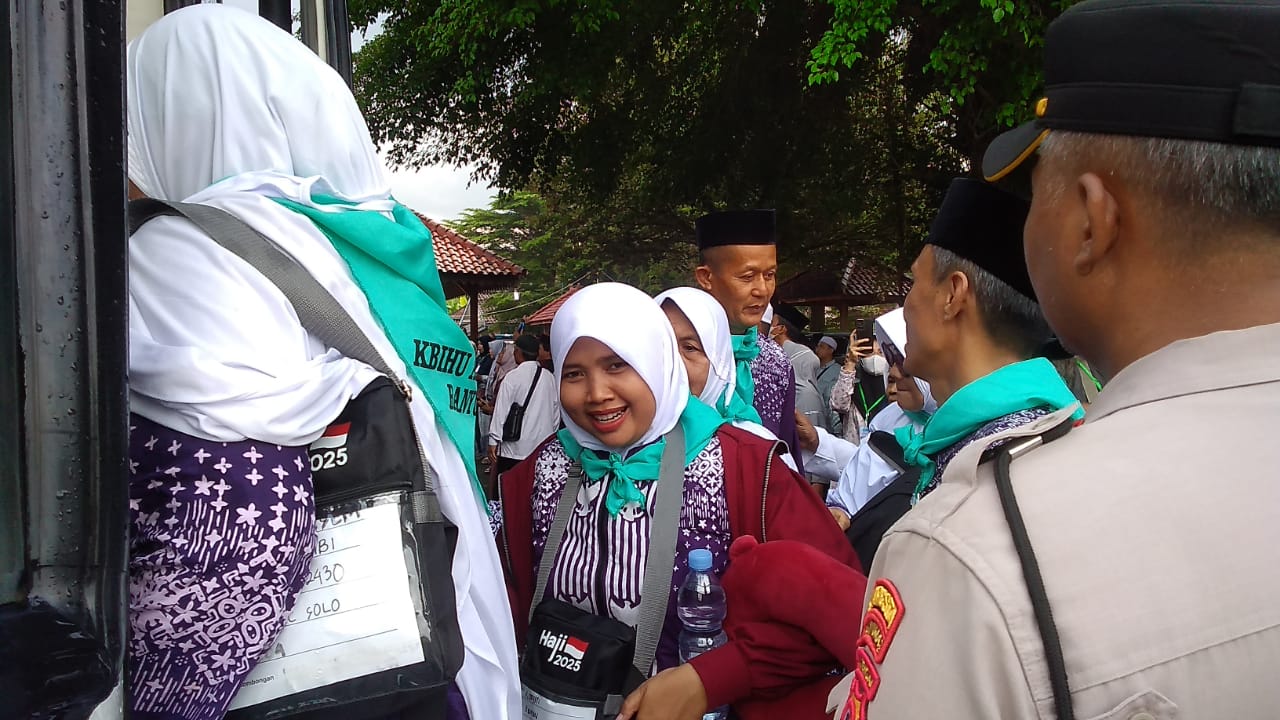 Calhaj Kloter 4 Berangkat dari Sumpiuh 