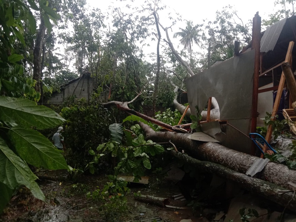 Hujan Disertai Angin, Enam Rumah di Cilacap Porak Poranda