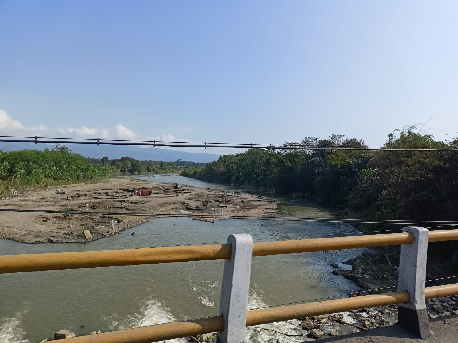 Marak, Pencari Pasir Manual Dekat Jembatan Klawing Purbalingga