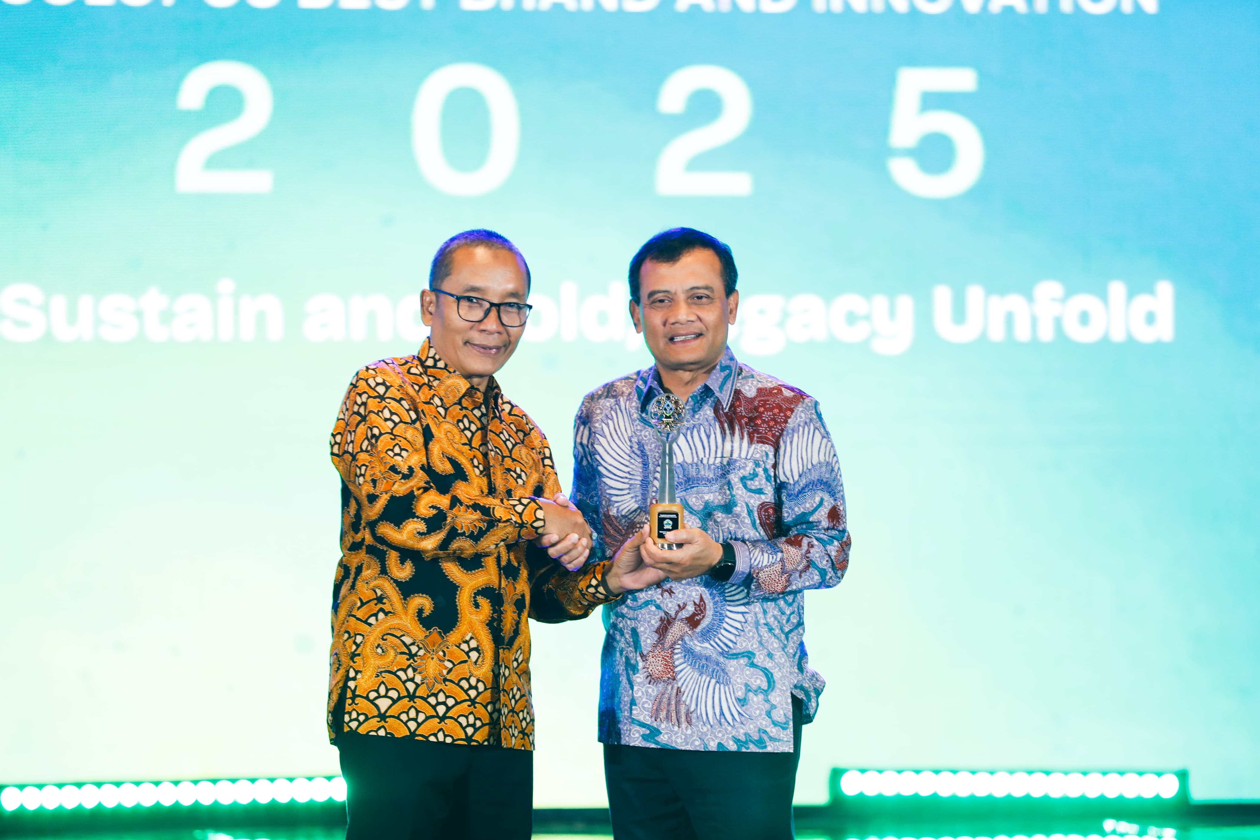 Ahmad Luthfi Dinobatkan Sebagai Kepala Daerah Inspiratif dalam SBBI Award