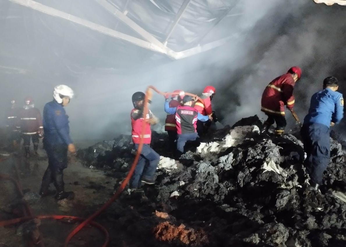 Gudang Penggilingan Kain Perca di Banjarkerta Ludes Terbakar