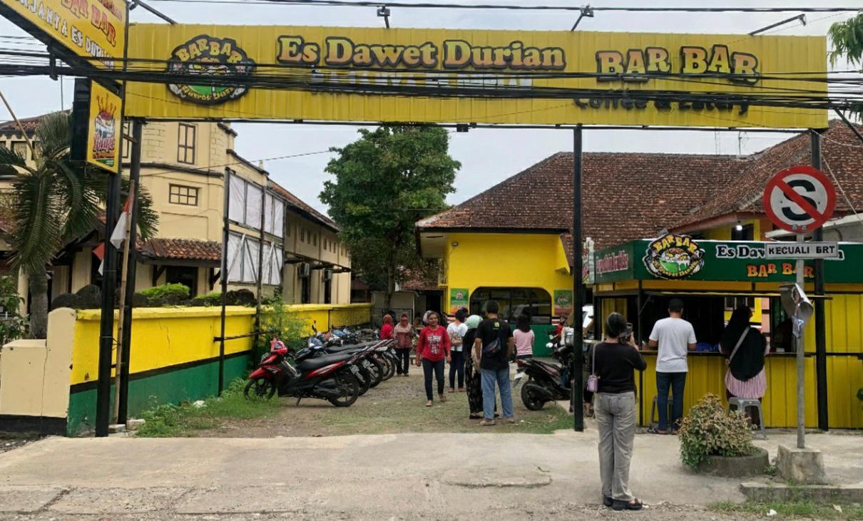 Nongkrong Nyaman dengan AC dan Smoking Area, Es Dawet Durian Bar-Bar Jadi Tempat Favorit Baru