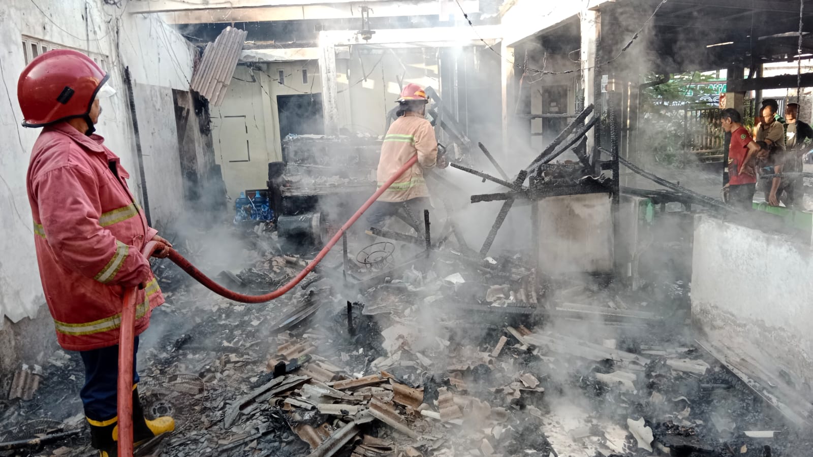 Warung Bakso dan Mie Ayam di Kroya Terbakar, Diduga Akibat Kebocoran Gas LPG