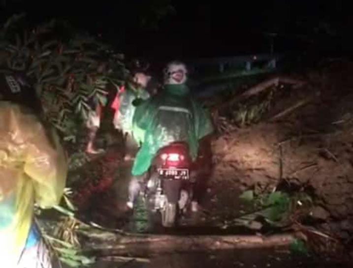 Hujan Deras di Purbalingga, Jalur Siregol Desa Sirau Kembali Tetutup Longsor 