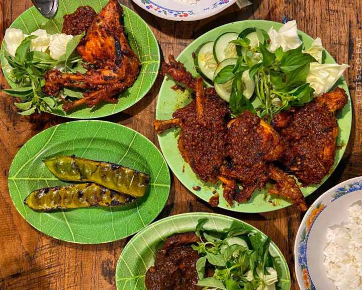 Ayam Bakar Pedas Artomoro, Kuliner Legendaris Yogyakarta!
