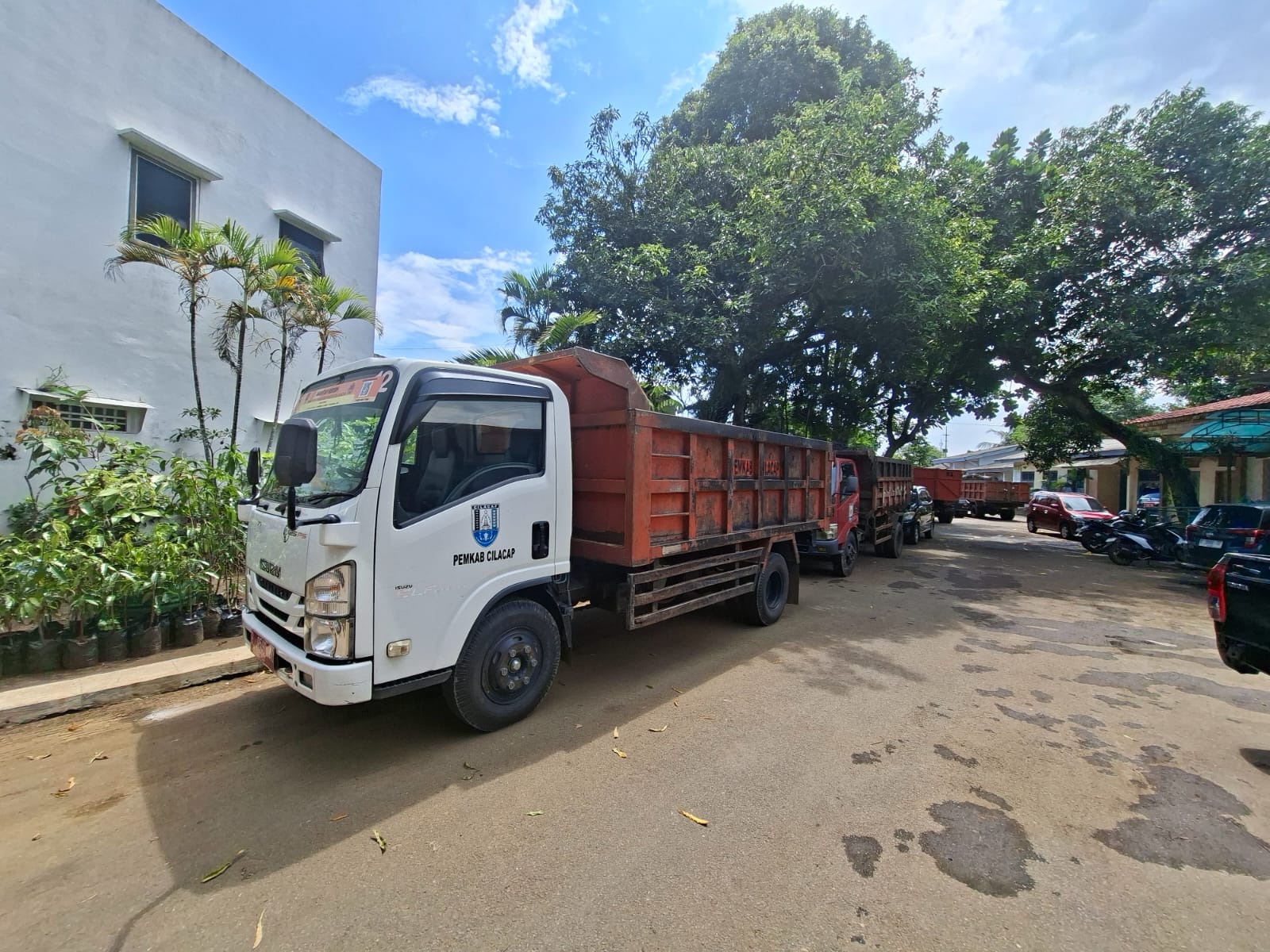 DLH Cilacap Angkut 100 Ton Sampah Harian dengan 37 Truk, Imbau Warga Kurangi Sampah Dapur