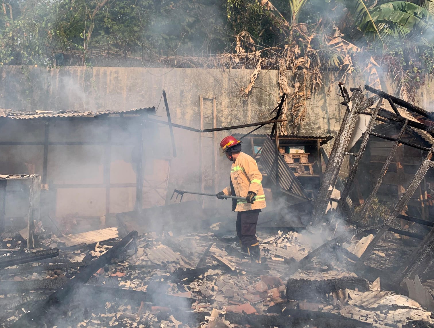Diduga Korsleting Listrik, Rumah Kayu di Kroya Cilacap Ludes Terbakar