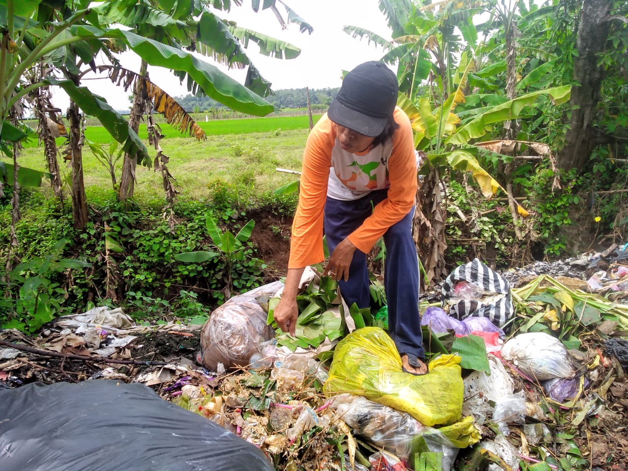 Usut Pembuang Sampah Hajatan di TPST