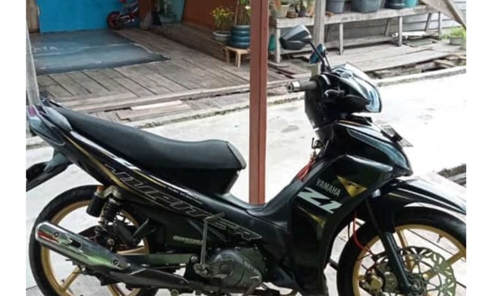 4 Motor Bebek Murah dengan Desain Warna Gold yang Menarik