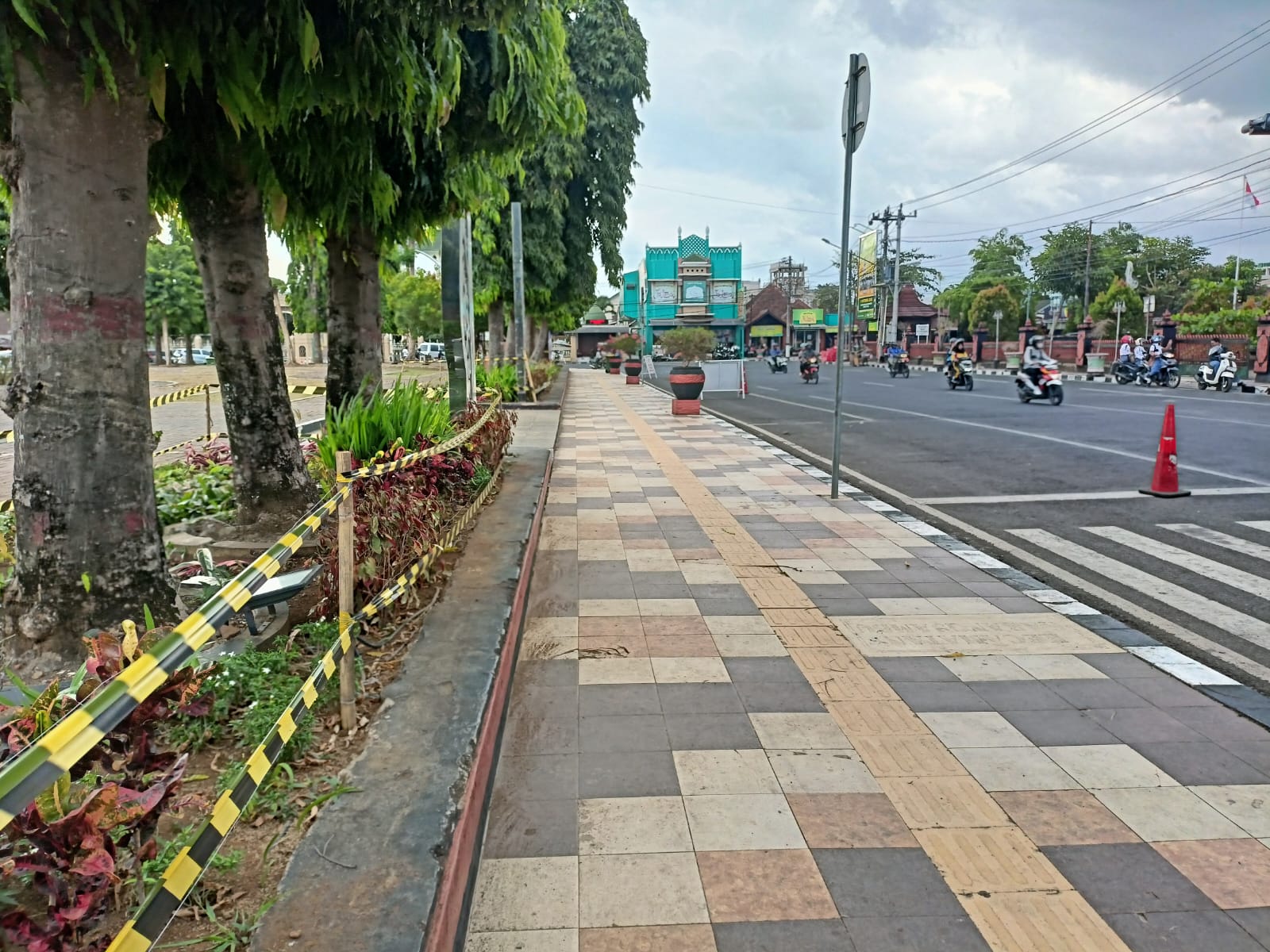 Kerap Rusak, Taman Alun-Alun Purbalingga Kembali Dipasang Pita Pengaman