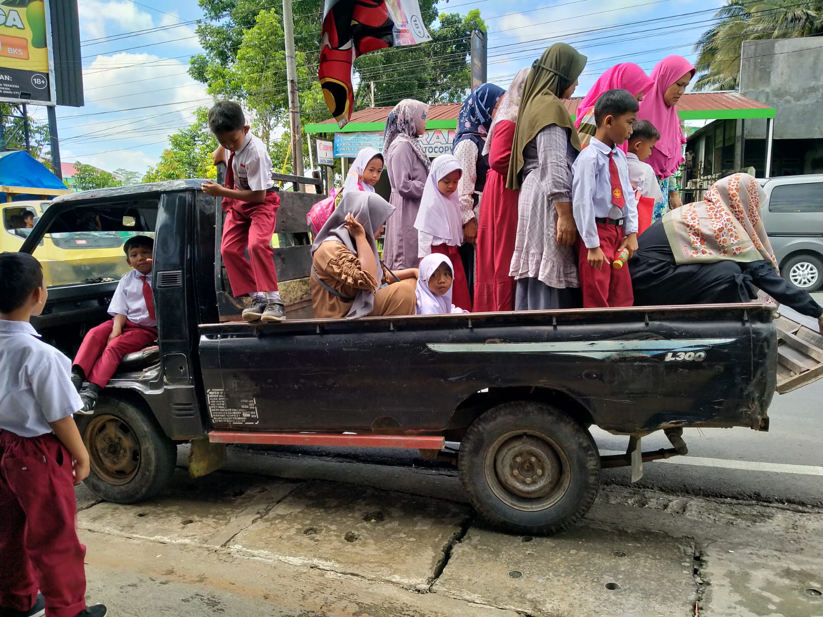 Pencairan Program Indonesia Pintar Menumpuk di Bank Penyalur