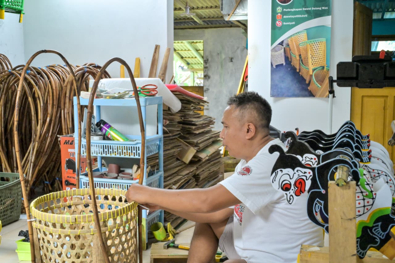 Mukodas dan Perkakas Kayu yang Mengantarkan Dawet Ayu ke Papua
