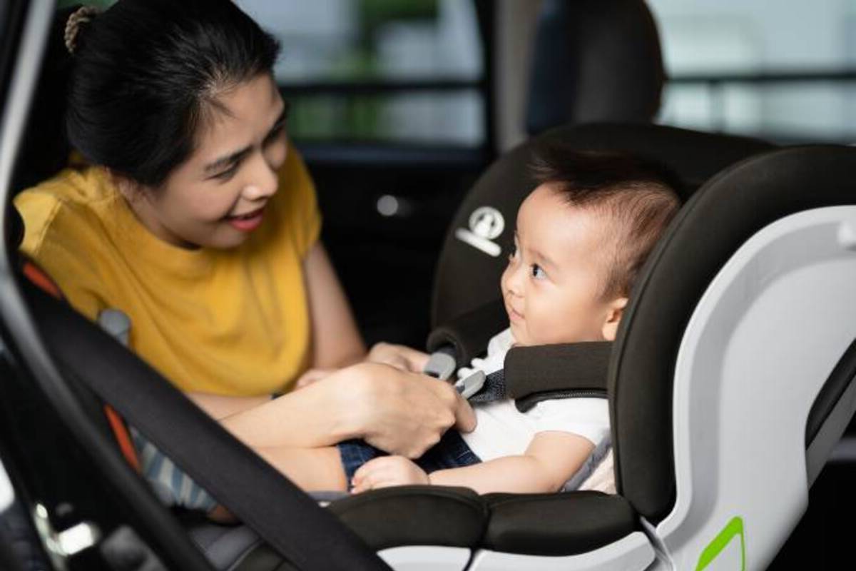 6 Trik Membuat Bayi Menjadi Nyaman di Dalam Mobil