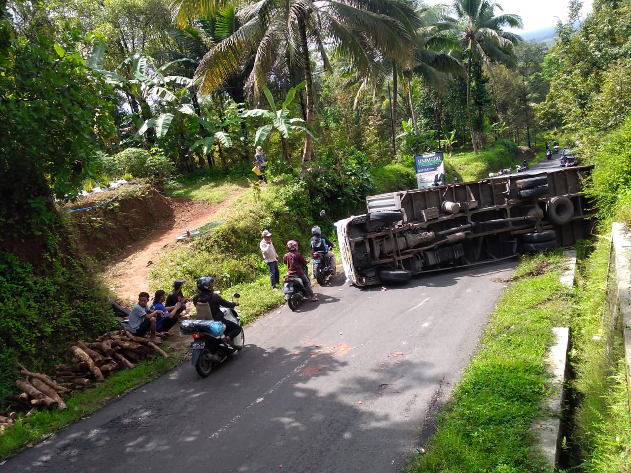 Seperti Ada Memberi Bisikan, Begini Pengakuan Supir Truk yang Terguling di Kemranjen