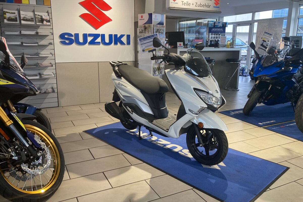 Wow! Inilah Penampakan Motor Matic Burgman Hidrogen yang Baru Dikenalkan Suzuki