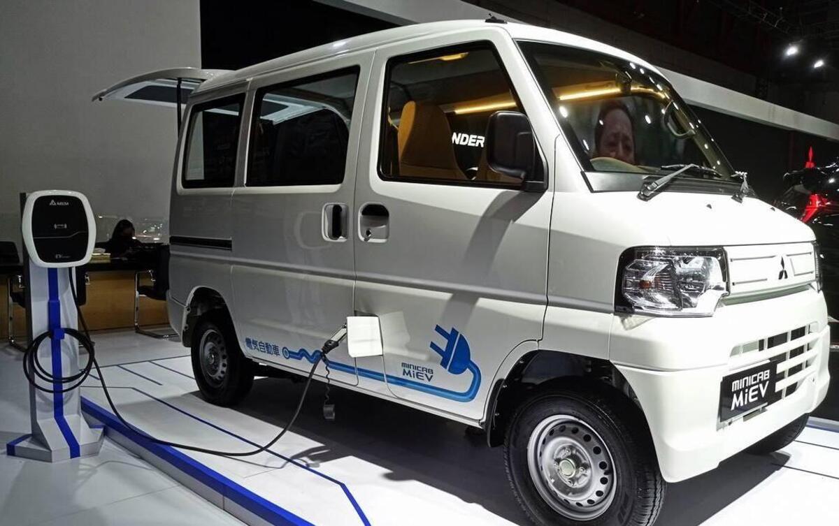 Simulasi Kredit Mitsubishi L100 EV via MUF, Cicilan Mulai Rp6,4 Juta!