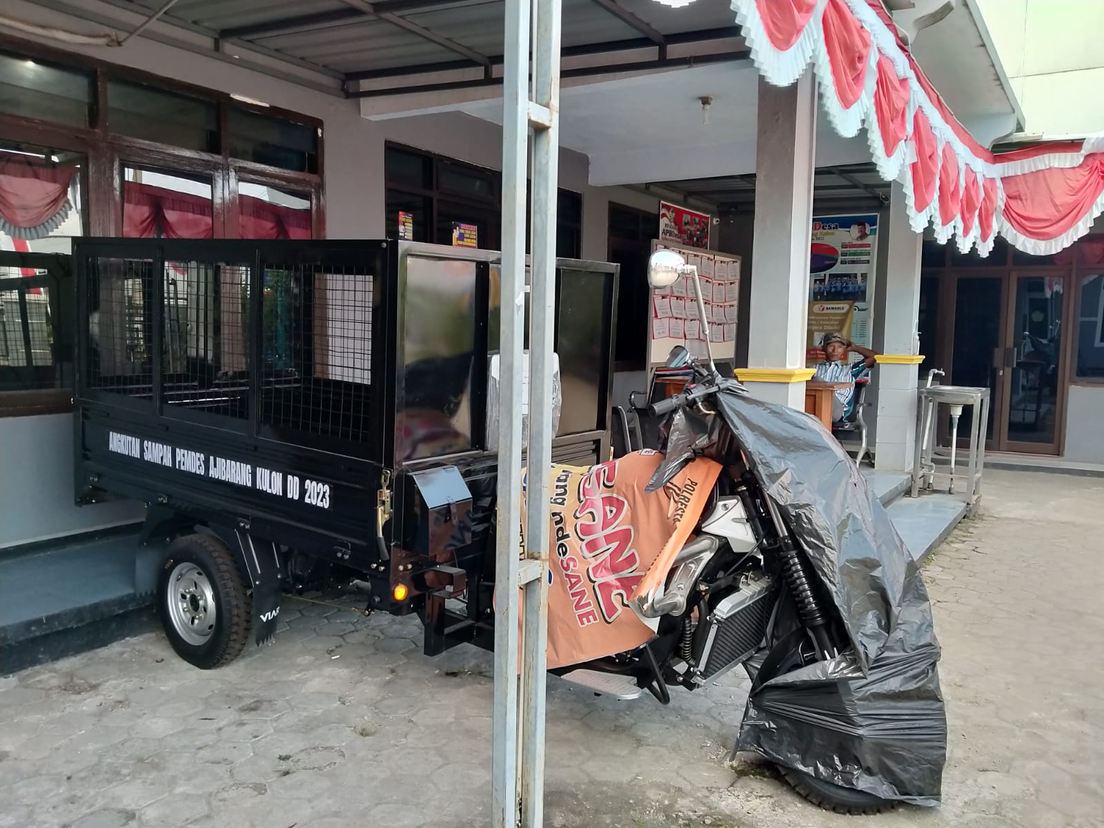 Persiapan Operasional Hanggar, Pemdes Ajibarang Kulon Datangkan Dua Angkutan Sampah Baru