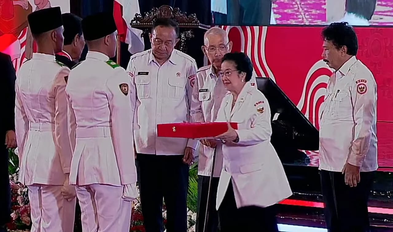 Sejarah Terulang Setelah 56 Tahun, Ini Dasar Hukum Penyerahan Duplikat Bendera Pusaka Merah Putih oleh BPIP