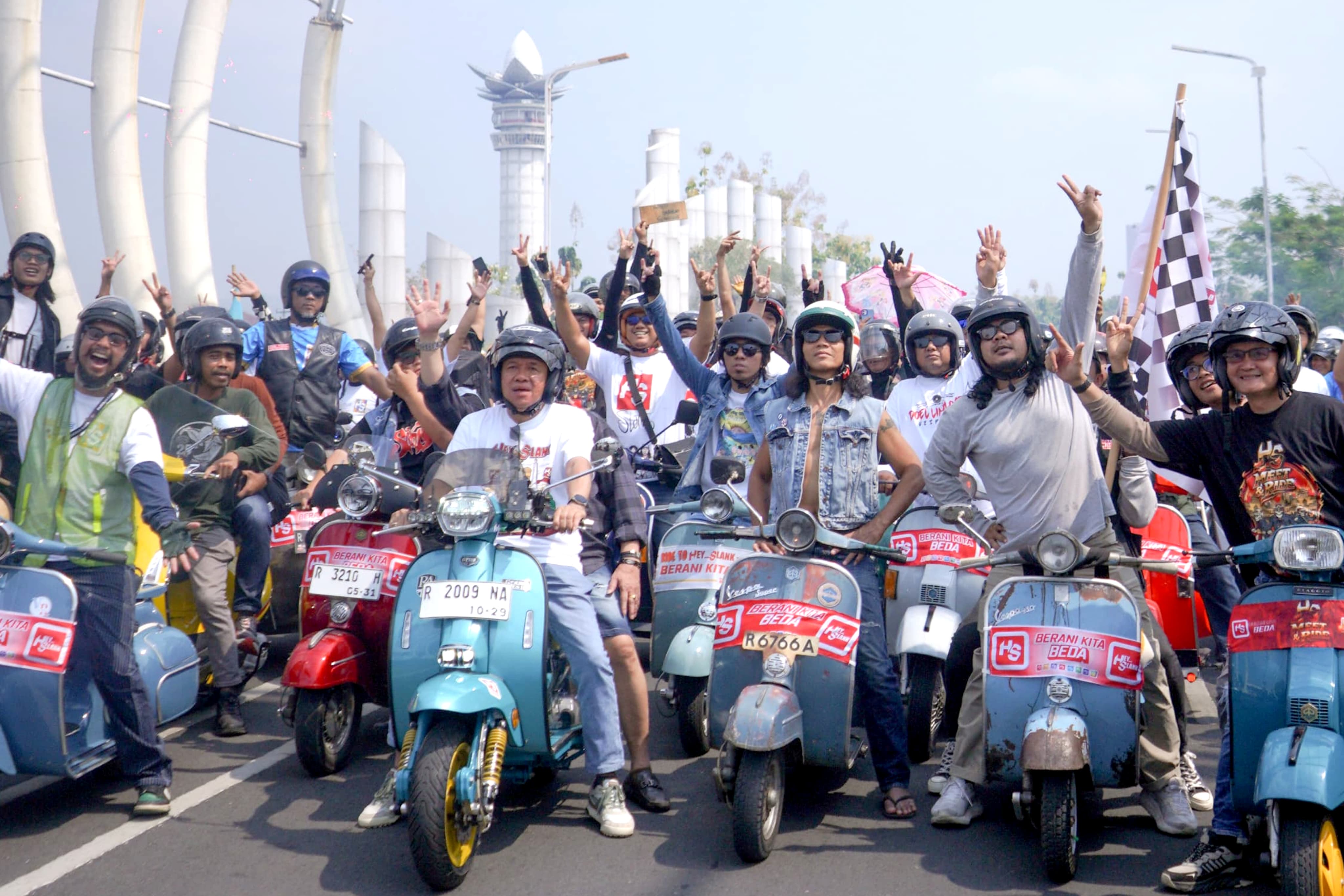 Ratusan Skuteris Keliling Purwokerto, Kaka Slank dan Bupati Sadewo Bawa Pesan Damai
