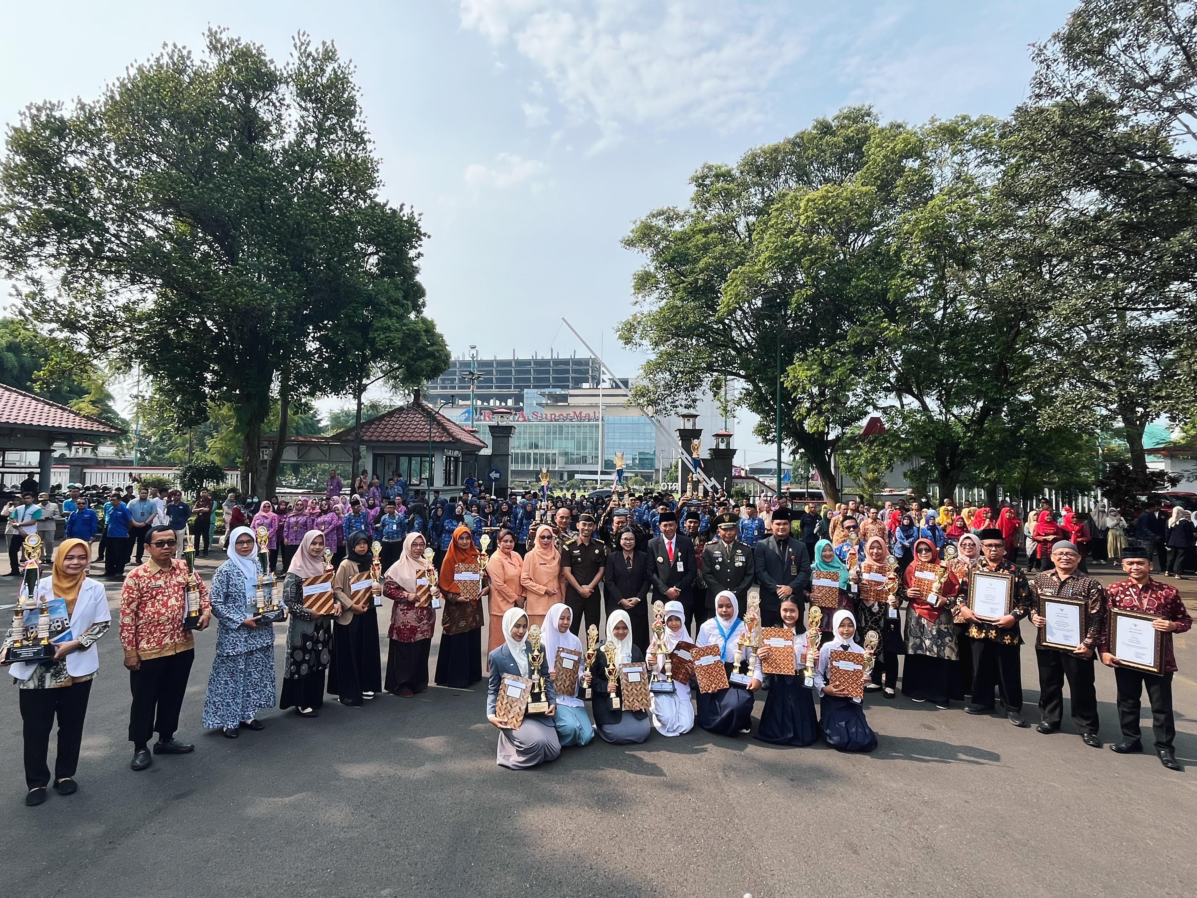 Pimpin Upacara Hari Kesehatan Nasional, Pj Bupati Banyumas Dorong Implementasi Tiga Program Kesehatan