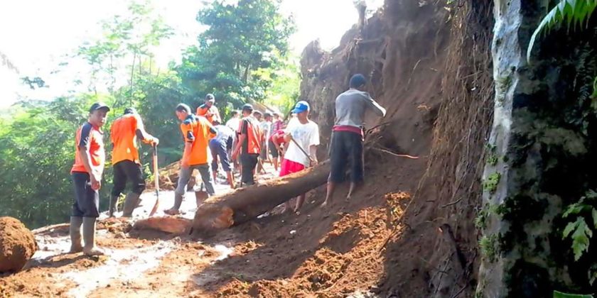 Akses Jalan Gununganyar Mulai Dibuka