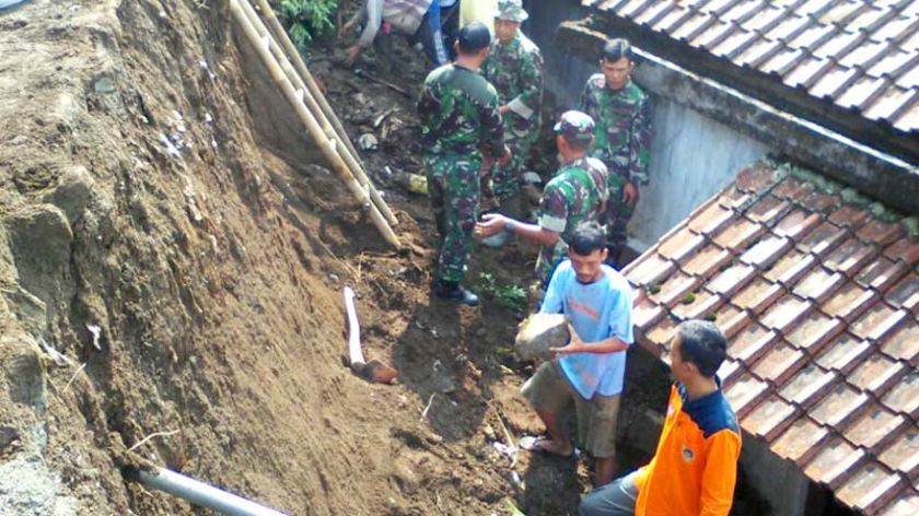 Warga Grumbul Legok Pekuncen Diminta Waspadai Longsor Susulan